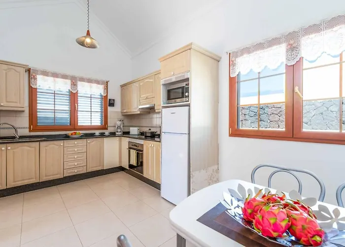 Nancy Vila Puerto del Carmen (Lanzarote)